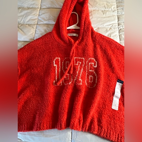 NWT Arizona Jean Co Bright Red oversized crop hoodie. Women’s XL. Very soft. - Picture 7 of 8